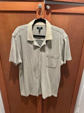 PAIGE Men's Button-Down Short Sleeve Shirt in Light Taupe and Cream Collar
